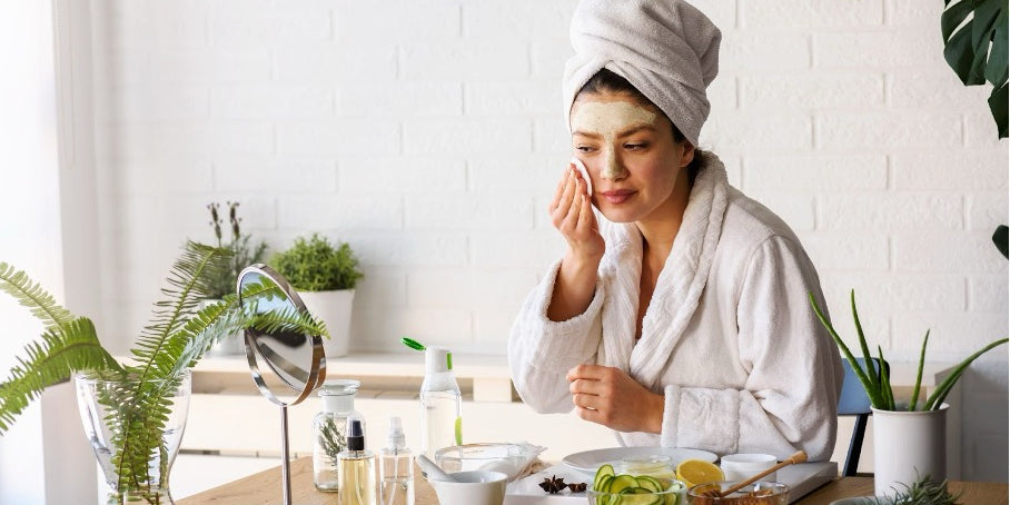 Diese 6 Pflegeprodukte sind Gift für deine Haut: Erfahre welche Inhaltsstoffe deine Poren verstopfen.