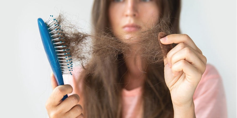 Haarausfall bei Frauen, Ursachen und Behandlung