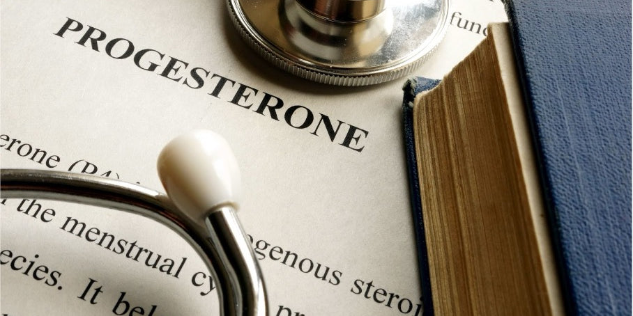 Zu wenig vom „Feel Good Hormon”? Progesteronmangel: Symptome, Ursachen und natürliche Lösungen