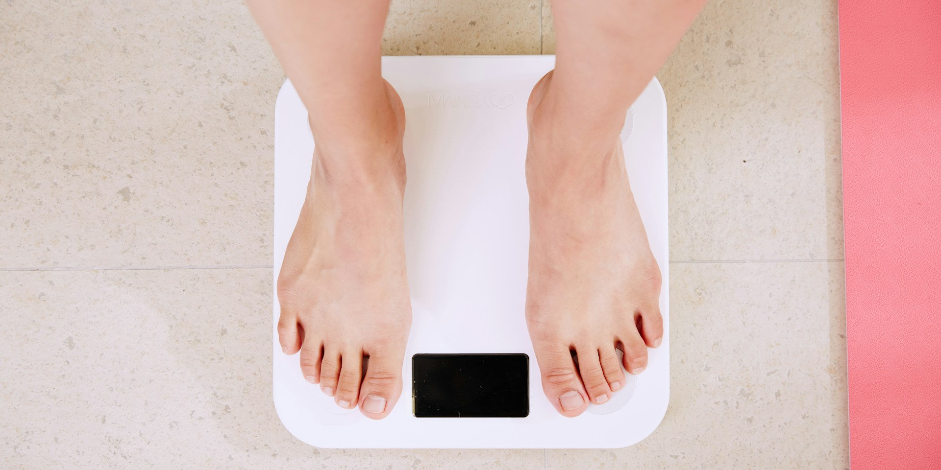 Zyklus und Abnehmen: So beeinflusst dein Zyklus dein Gewicht